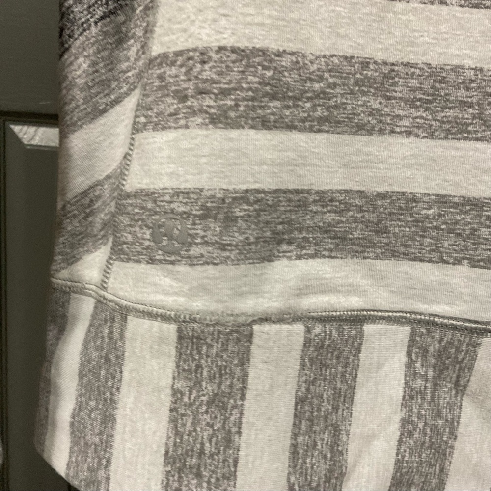 LULULEMON RACE YOUR PACE LONG SLEEVE MARSHMALLOW STRIPE SLATE YOGA DANCE EUC 6 - Picture 7 of 11